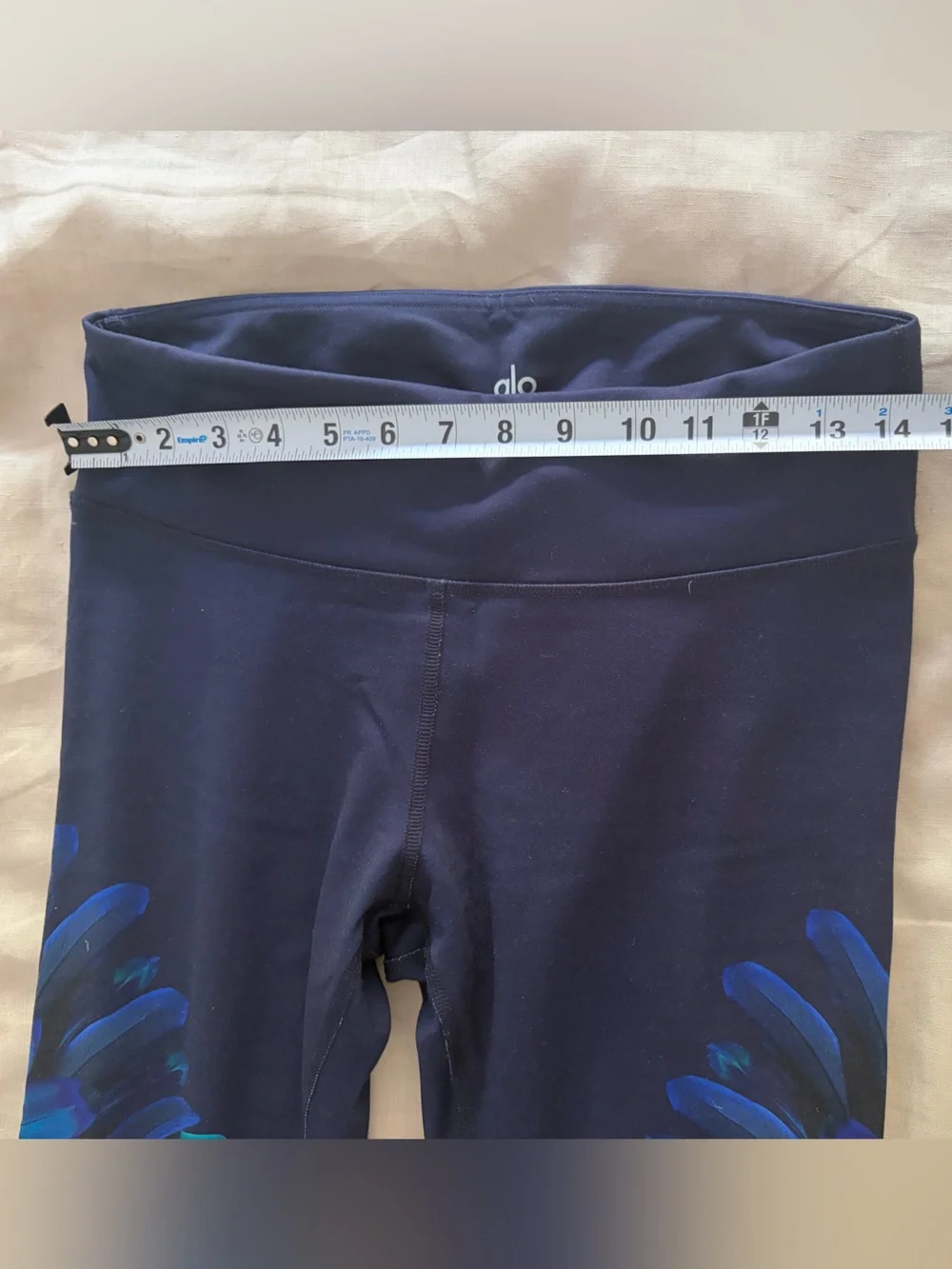 ALO Yoga Navy Blue Airbrush Leggings - blue feather print (Size M)